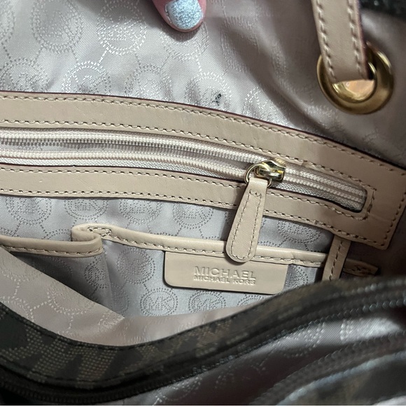 Michael Kors Medium Logo print tote purse - Picture 4 of 5